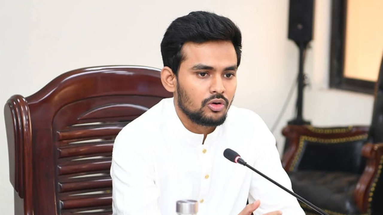 আমাদেরকে বালুর ট্রাক দিয়ে আটকে ফেলা যাবে না: আসিফ মাহমুদ