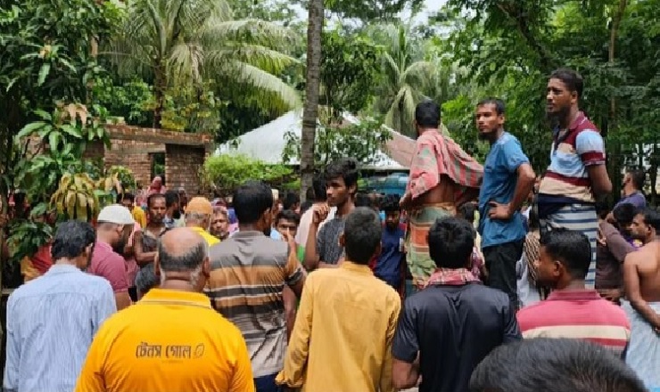 বাগেরহাটে বসতঘর থেকে একই পরিবারের তিনজনের গলিত লাশ উদ্ধার