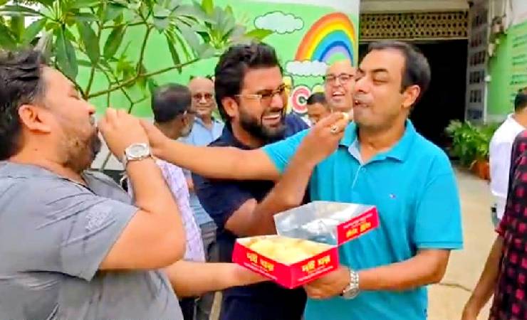 মির্জা ফখরুলকে রাষ্ট্রপতি পদে মনোনয়ন, ঠাকুরগাঁওয়ে আনন্দ-উচ্ছ্বাস ও মিষ্টি বিতরণ