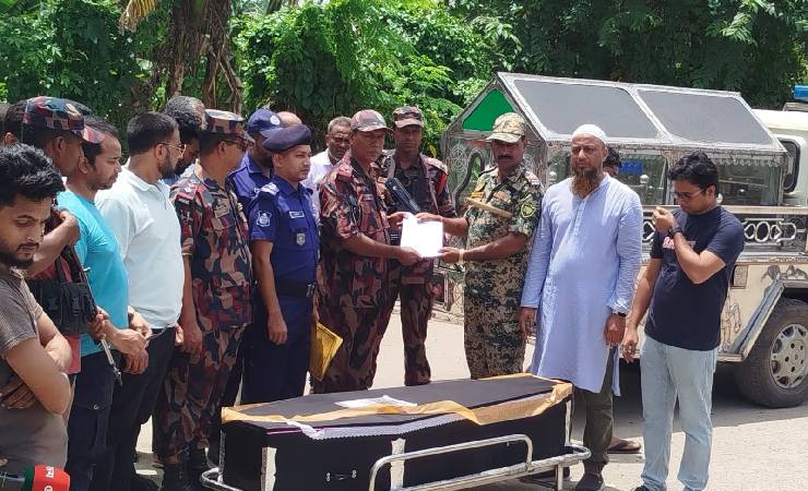 সাতক্ষীরায় ফিরলো অগ্নিকাণ্ডে নিহত সাজুর মরদেহ, রেবতীর শেষকৃত্য কলকাতায়
