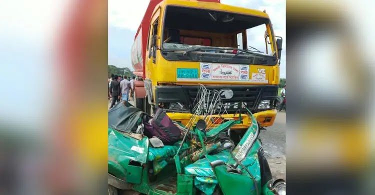 সিলেটে তেলবাহী ট্রাকের সঙ্গে অটোরিকশার সংঘর্ষ, নিহত ৪