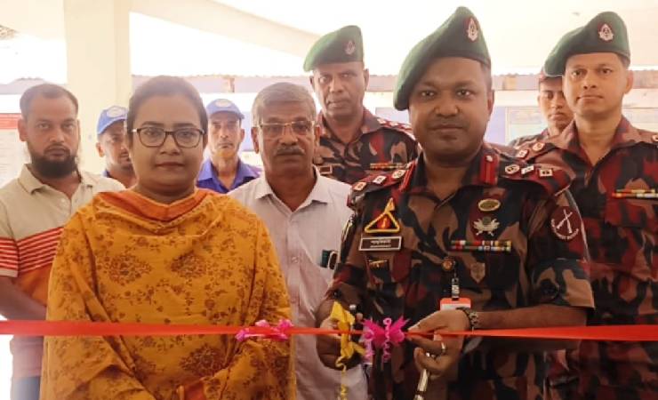 বিজিবির উদ্যোগে গোদাগাড়ীতে গবাদি পশু ও হাঁস-মুরগি পালন প্রশিক্ষণের উদ্বোধন