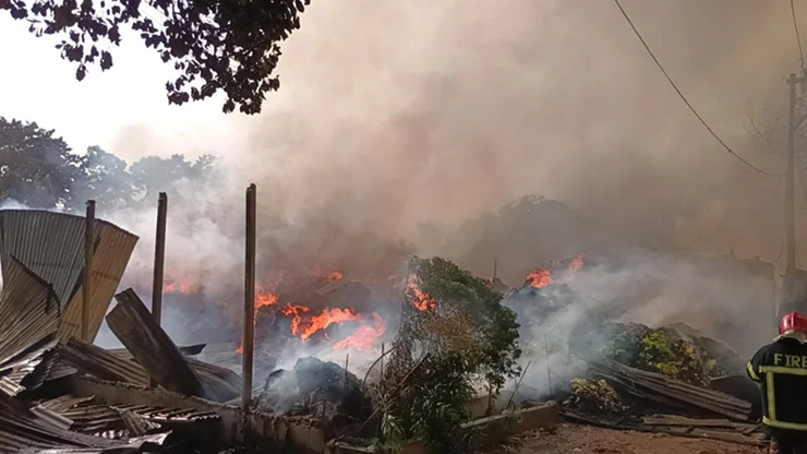 গাজীপুরে ঝুটের গোডাউনের আগুন নিয়ন্ত্রণে