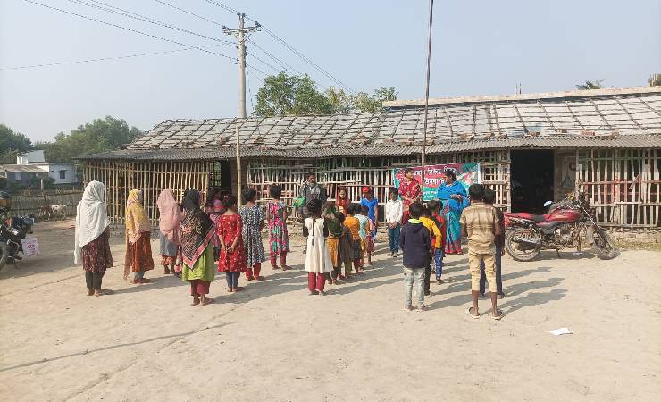 জরাজীর্ণ ভবনে পাঠদান, ঝুঁকিতে সাতক্ষীরার ২৫০ প্রাথমিক বিদ্যালয়ের শিক্ষার্থী