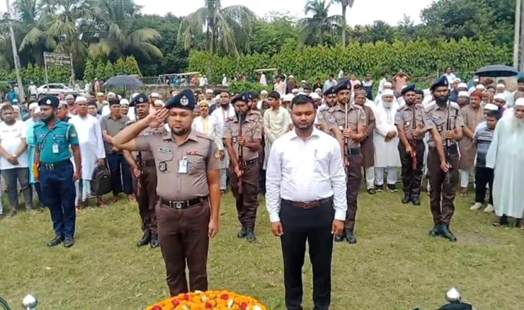 পূবাইলে বীর মুক্তিযোদ্ধা মিজানুর রহমান মাস্টারকে রাষ্ট্রীয় মর্যাদায় দাফন