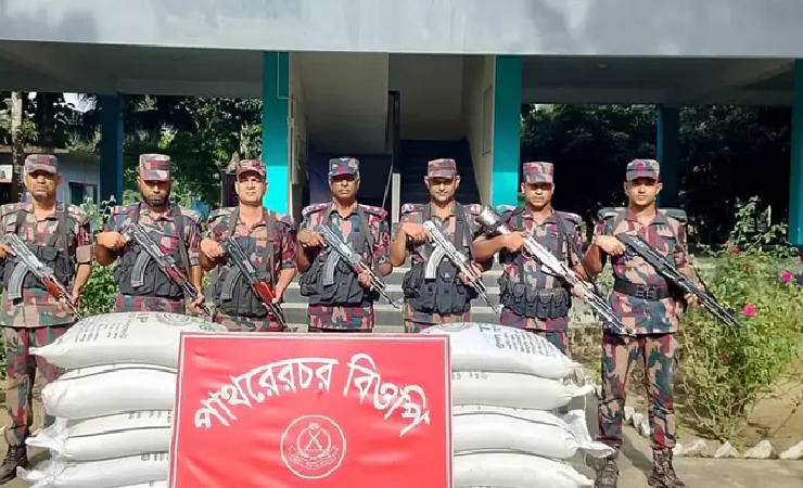 জামালপুর সীমান্ত দিয়ে ভারতে পাচারকালে ১৩ বস্তা সার জব্দ