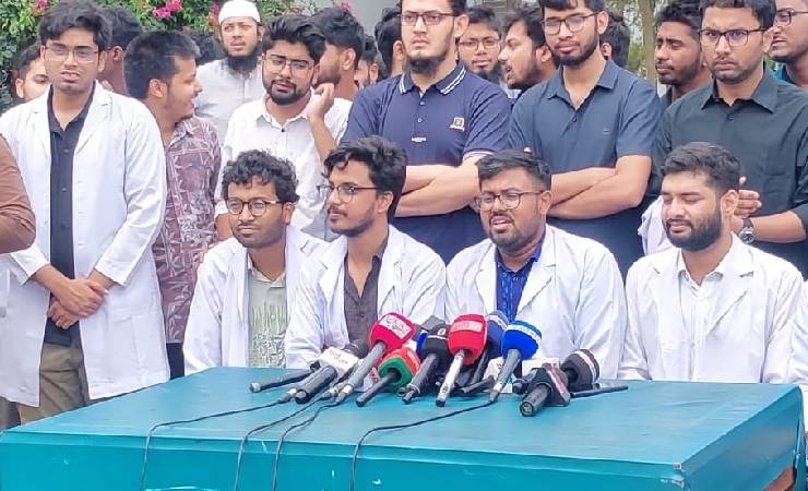 শজিমেকে রোগীর মৃত্যুকে কেন্দ্র করে স্বজন-ইন্টার্ন চিকিৎসক সংঘর্ষ, অনির্দিষ্টকালের কর্মবিরতি