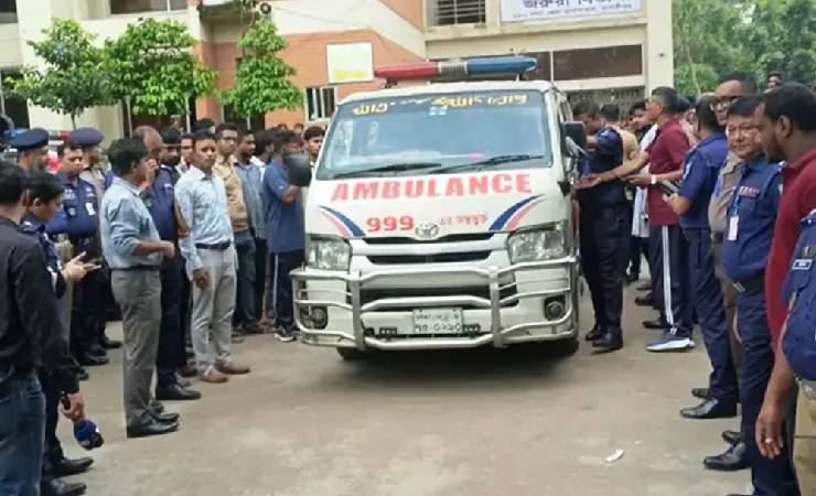 মাদারীপুরে পুলিশের পিকআপ উল্টে কনস্টেবল নিহত