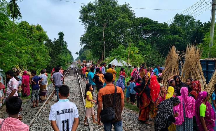 রাজবাড়ীতে সন্তানকে বাঁচাতে গিয়ে ট্রেনের ধাক্কায় মায়ের মৃত্যু
