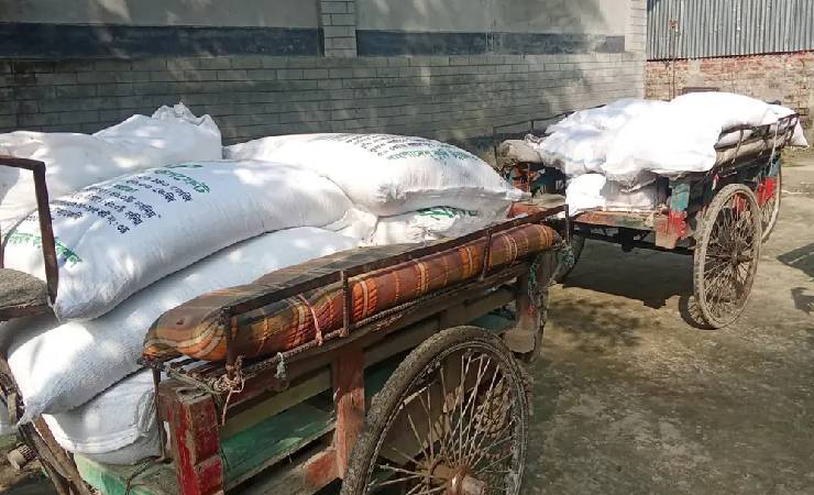 গাইবান্ধায় বাড়িতে অবৈধভাবে মজুত করা ২১ বস্তা সার জব্দ