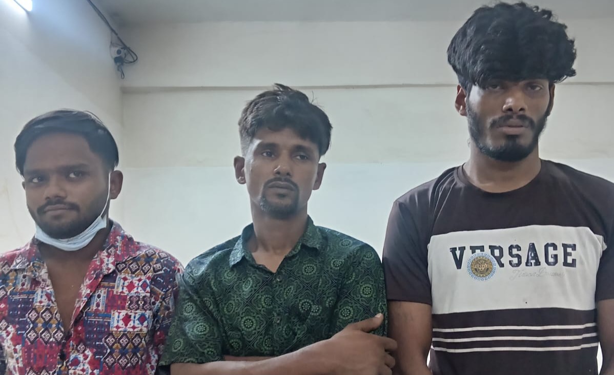 যাত্রাবাড়ীতে গুলি করে হত্যা: অস্ত্র-গোলাবারুদসহ গ্রেপ্তার ৪