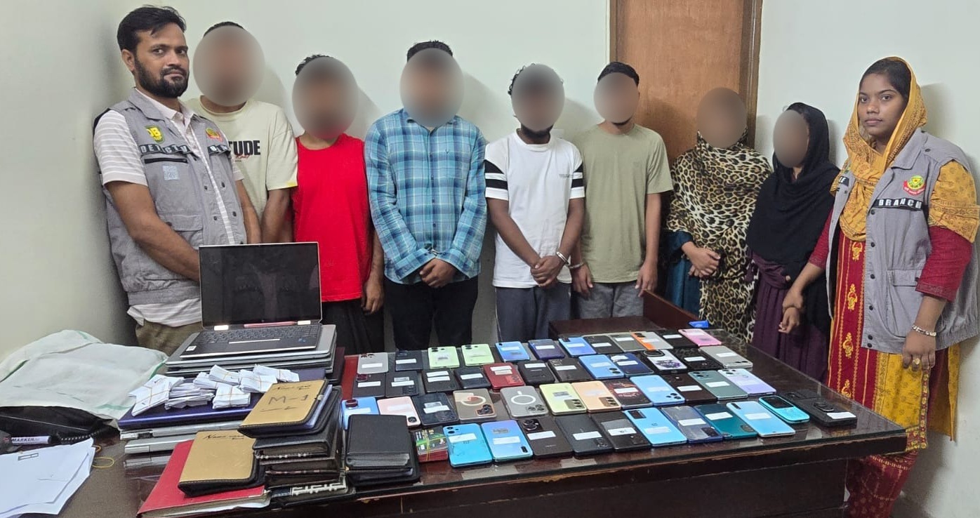 দুই জেলায় ডিবির অভিযান, অনলাইন জুয়া চক্রের ৭ সদস্য গ্রেপ্তার, ৪৮৪ এমএফএস সিম জব্দ
