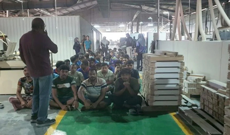 মালয়েশিয়ায় কারখানায় ইমিগ্রেশন অভিযান, ১৫৫ বাংলাদেশিসহ আটক ২৩৪