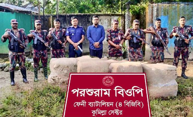 ফেনী সীমান্তে ভারতীয় শাড়িসহ ৫২ লাখ টাকার পণ্য জব্দ