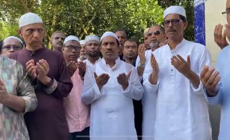 পারিবারিক কবরস্থানে চিরনিদ্রায় শায়িত কৃষিমন্ত্রী হাজী ইয়াছিনের মা