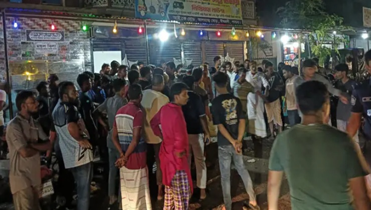 ছেলের বিয়ের বাজার করে ফেরার পথে ট্রাকচাপায় স্বামী-স্ত্রীর মৃত্যু