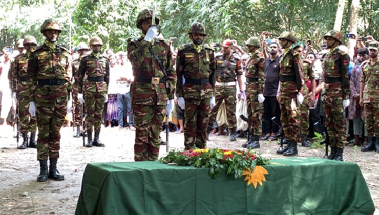 রাজশাহীতে সামরিক মর্যাদায় সেনাসদস্য তাসনিম রিফাতের দাফন সম্পন্ন