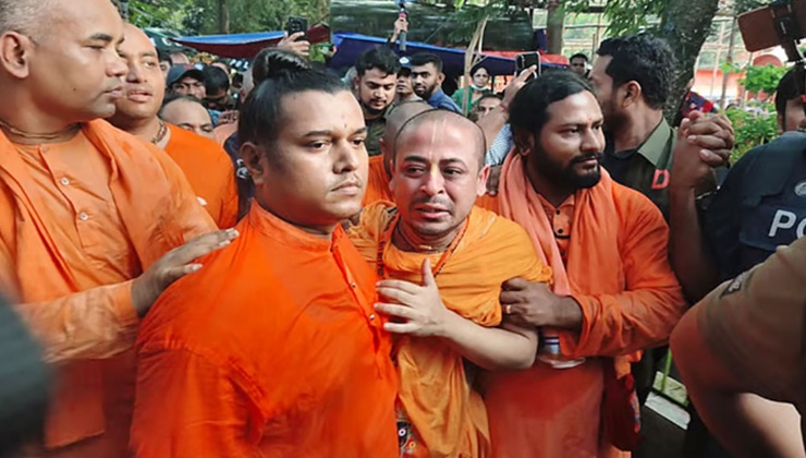 মায়ের শেষকৃত্য শেষে কারাগারে চিন্ময় কৃষ্ণ