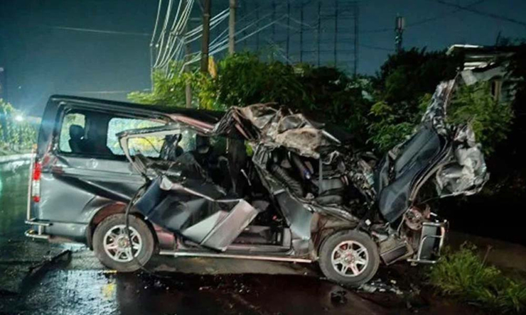 চট্টগ্রামের কর্ণফুলীতে কাভার্ড ভ্যান-মাইক্রোবাস সংঘর্ষে নিহত ২, আহত ১১