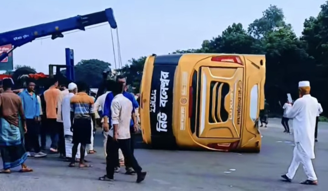 মুন্সীগঞ্জে বাস-প্রাইভেটকার সংঘর্ষ, নিহত ৪