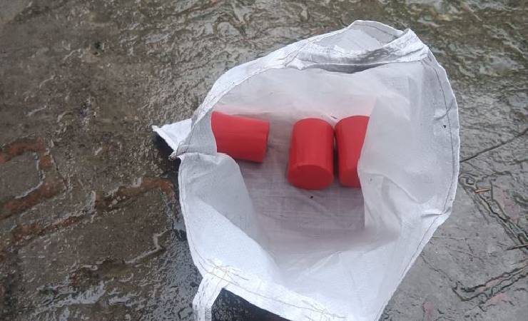 শার্শায় গোয়ালঘর থেকে ৩ ককটেল উদ্ধার