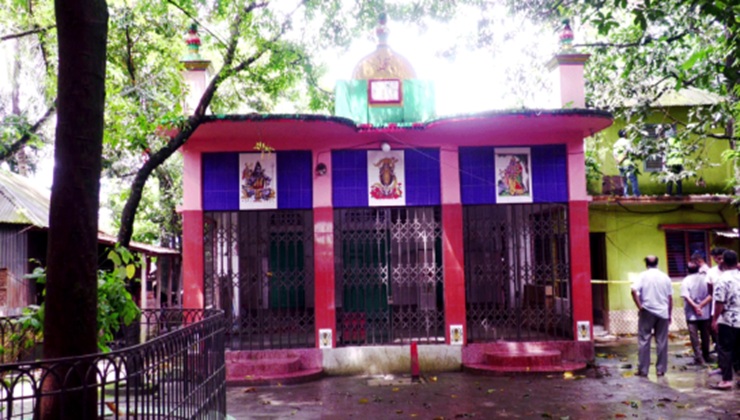 ফরিদপুরে মন্দির থেকে স্বর্ণালংকারসহ ৮ মূর্তি চুরি