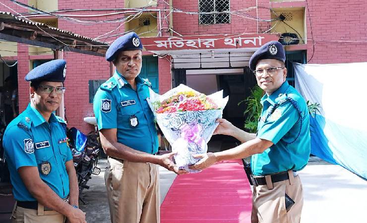 মতিহার থানা পরিদর্শনে আরএমপি পুলিশ কমিশনার

 