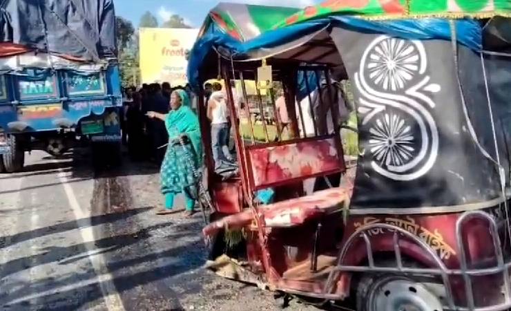 ঠাকুরগাঁওয়ে ট্রাক-অটোরিকশার সংঘর্ষে তরুণী নিহত, আহত ৬