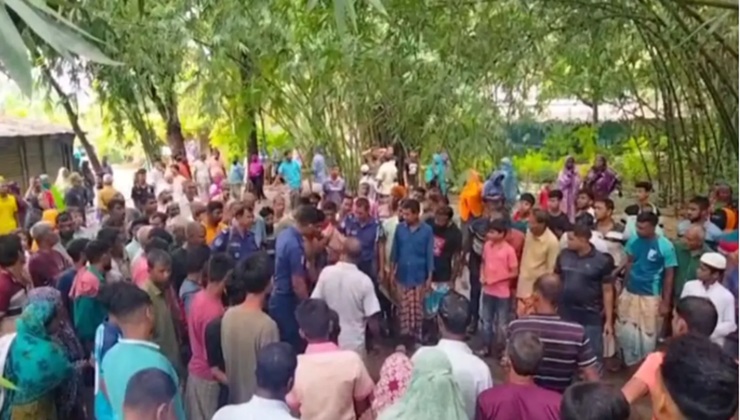 মাকে হত্যার পর বাবাকে কুপিয়ে আহত, ছেলে আটক