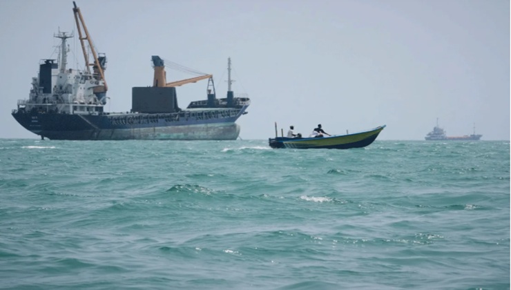 হরমুজ প্রণালিতে ১৯ জাহাজে আইআরজিসির হামলা