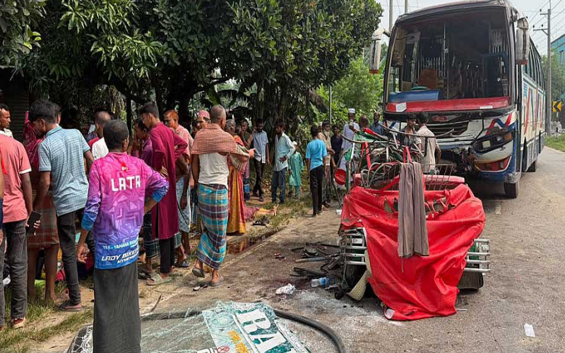 ময়মনসিংহে বাসচাপায় অটোরিকশার ৭ যাত্রী নিহত