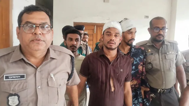বাংলামোটরে চাঁদা না পেয়ে গুলি: বহিষ্কৃত যুবদল নেতা সাইমনসহ চারজন রিমান্ডে