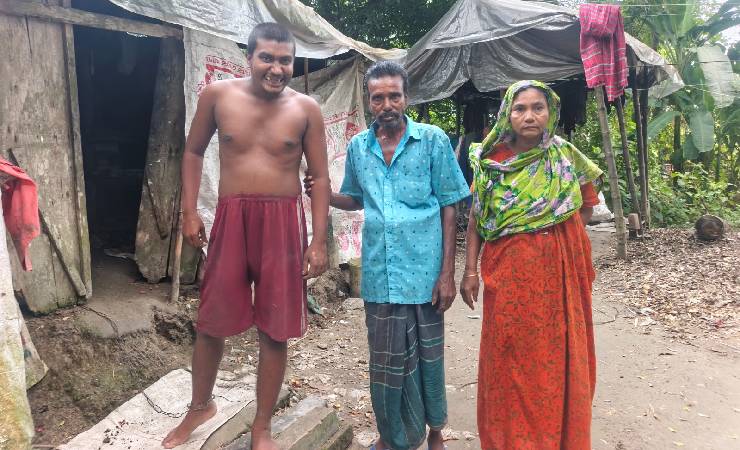১৭ বছর ধরে লিমনের চলাচল নিয়ন্ত্রণে শিকল, প্রয়োজন চিকিৎসা ও সহায়তা