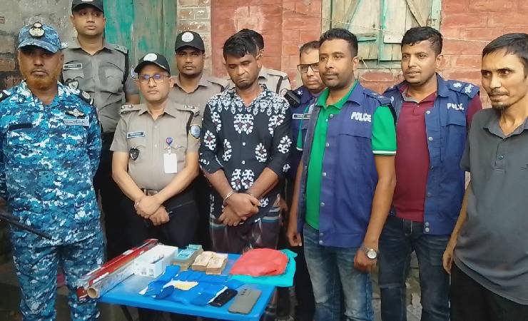 চাঁদপুরে ২২ হাজারের পর আড়াই হাজার ইয়াবা উদ্ধার, আটক ‘চিহ্নিত’ কারবারি রহিম 