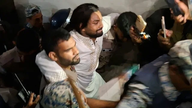 রবীন্দ্রনাথের ছবিতে কালি: আয়াসসহ ৪ জনের রিমান্ড