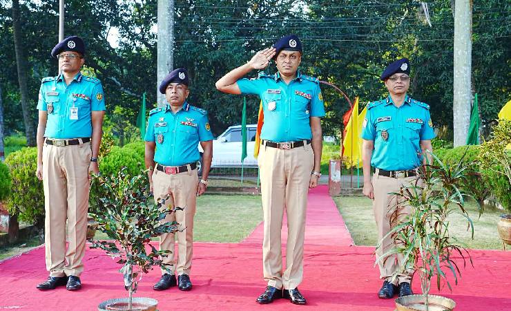 রাজশাহী মেট্রোপলিটন পুলিশের মাস্টার প্যারেড অনুষ্ঠিত