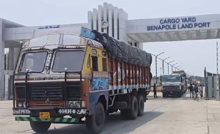 দুর্গাপূজায় বেনাপোল বন্দরে টানা ৮ দিন আমদানি-রপ্তানি বন্ধ