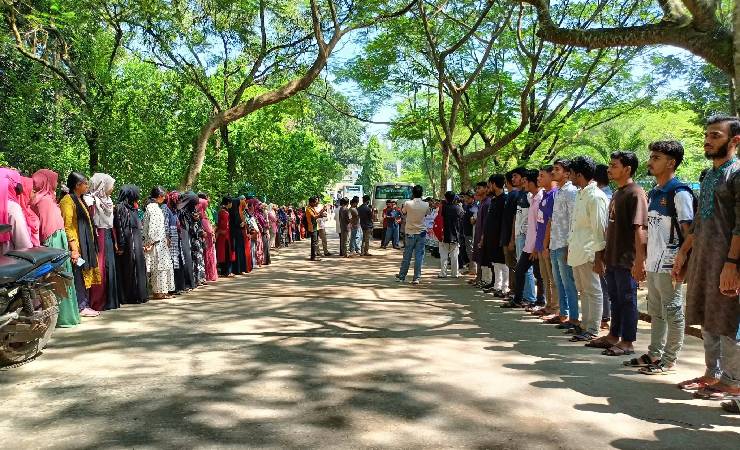 অপ্রতিম হত্যার বিচার ত্বরান্বিত করার দাবিতে কুবিতে মানববন্ধন 
‎