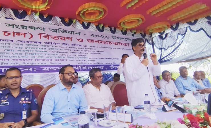 ‘বুকে হাত দিয়ে বলুন, কোনো ইলিশ ধরব না’ : জেলেদের প্রতি মৎস্যমন্ত্রীর আহ্বান