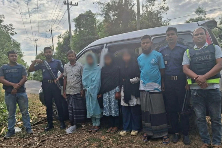 বান্দরবানের লামা থেকে নিখোঁজ তিন স্কুলছাত্রী চট্টগ্রামে উদ্ধার