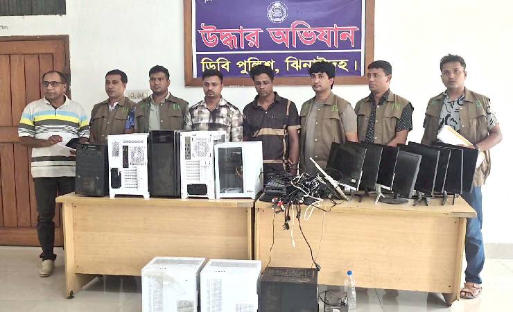 ঝিনাইদহে অনলাইন জুয়া পরিচালনার অভিযোগে বাবা-ছেলে গ্রেপ্তার