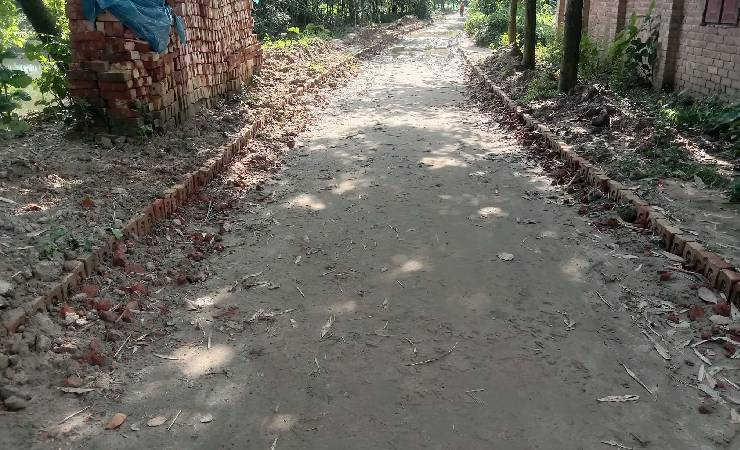 বগুড়ায় দুই বছরেও শেষ হয়নি কোটি টাকার সড়কের কাজ, উধাও ঠিকাদার