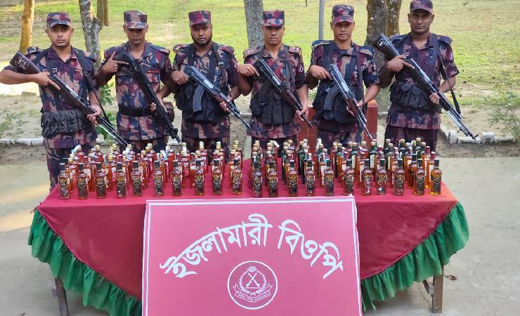 জামালপুরে বিজিবির পৃথক অভিযানে মদ ও ইয়াবা উদ্ধার, আটক ১ 