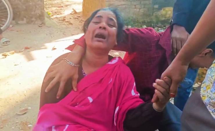 শ্রীপুরে বহুতল ভবনের কক্ষ থেকে যুবকের অর্ধগলিত মরদেহ উদ্ধার