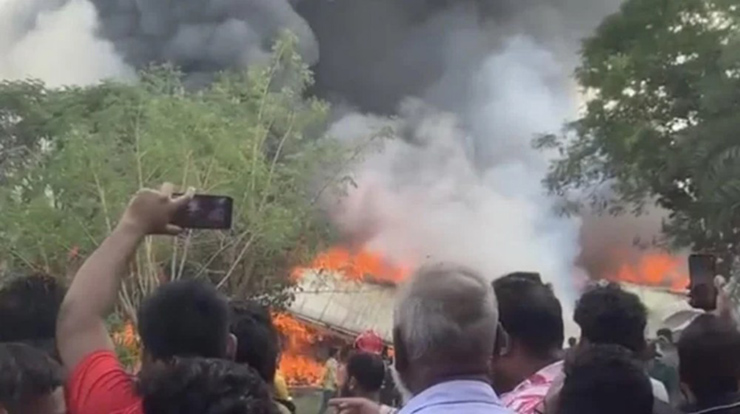 গাজীপুরে সুপ্রিম গার্মেন্টসের গোডাউনে ভয়াবহ আগুন, নিয়ন্ত্রণে ৯ ইউনিট