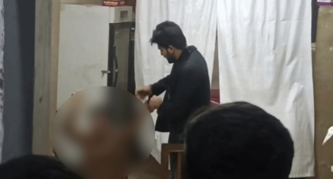 চিকিৎসা নিতে হাসপাতালে, জরুরি বিভাগেই পিটুনির শিকার স্বেচ্ছাসেবক দল নেতা