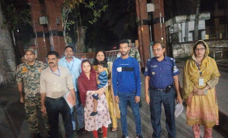ভারতে কারাভোগ শেষে দেশে ফিরলেন দম্পতি ও তাদের শিশু সন্তান