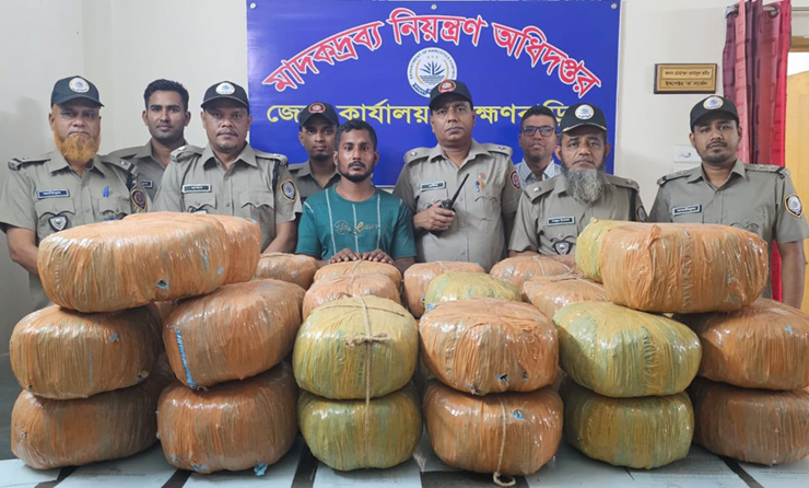 কসবায় ১২০ কেজি গাঁজাসহ মাদক কারবারি গ্রেপ্তার