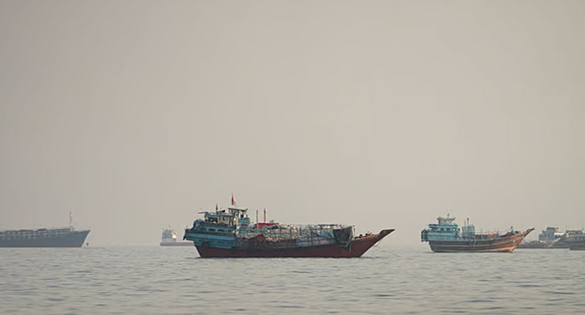 হরমুজ প্রণালীতে জাহাজে আগুন