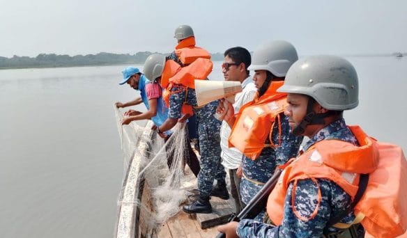 মা ইলিশ রক্ষায় নৌবাহিনীর ২১২ অভিযান, ৫৭০ কেজি ইলিশ জব্দ